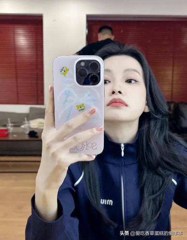 尊龙凯时新版APP 孙怡带7岁女儿买面包